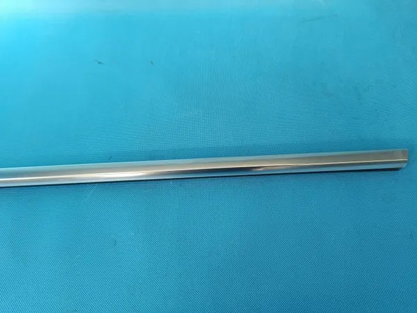 Audi Q8 e-tron vasen eturapistinauha OEM 4KE837475 image 4