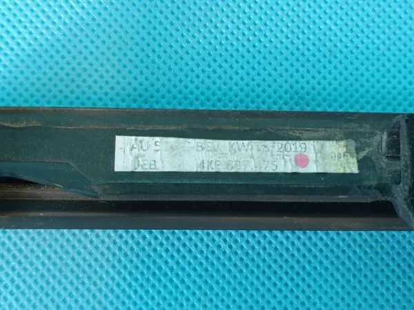 Audi Q8 e-tron vasen eturapistinauha OEM 4KE837475 image 8