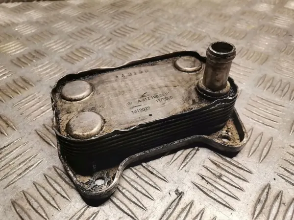 Arrefecedor de óleo Mercedes-Benz OEM 6121880101 Vito Viano image 2