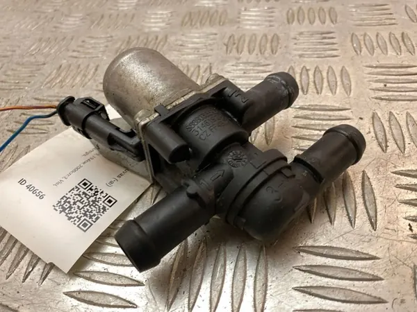 Volvo XC90 2019 Kylvätskestyrventil OEM 31338385 image 3