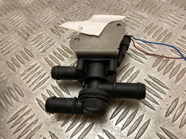 Volvo XC90 2019 Kylvätskestyrventil OEM 31338385 image 4