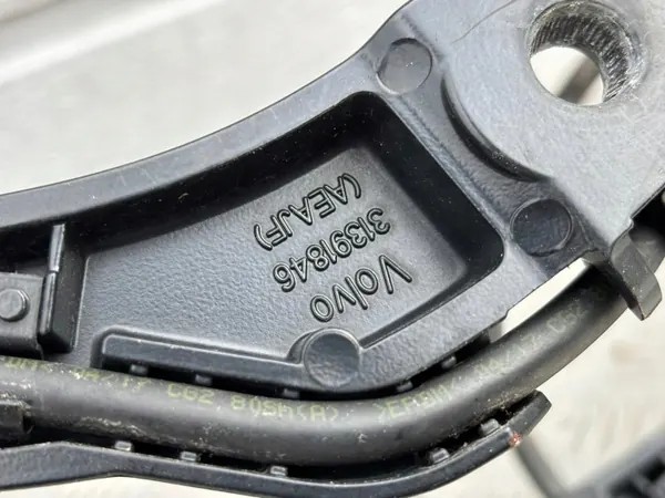 Volvo XC90 II pyyhinvarset OEM 31391847 31391846 image 3