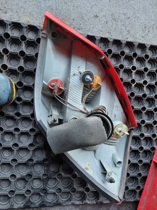 Luz trasera izquierda Skoda Fabia II image 2