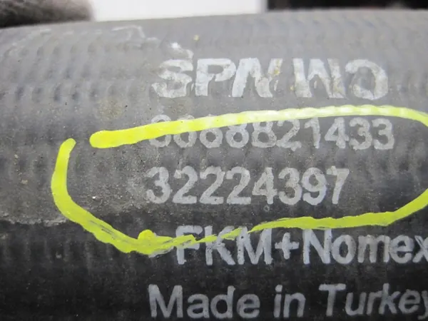 VOLVO XC40 Intercooler Luftrohr 2.0 D image 3