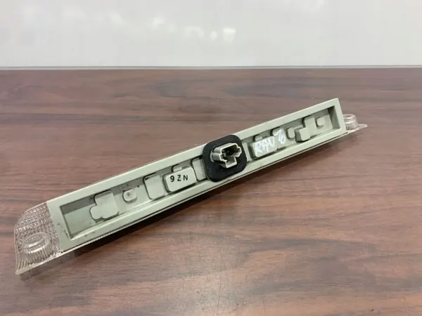 Toyota RAV4 Drittes Bremslicht OEM 8157042070 image 4