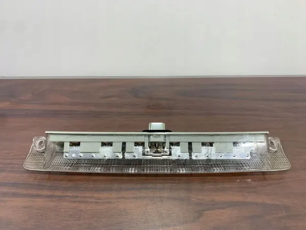 Toyota RAV4 Drittes Bremslicht OEM 8157042070 image 5