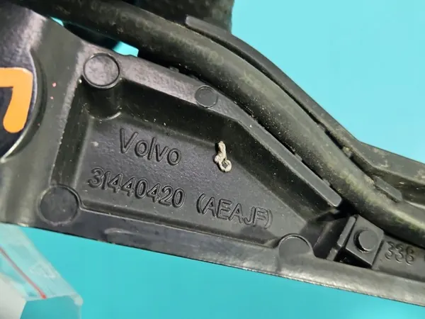Braço do limpa-vidros esquerdo OEM 31440420 Volvo S90 II 2016- image 7