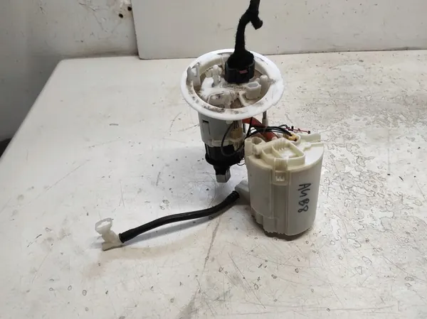 AUDI A4 B8 07- 1.8 TFSI Brandstofpomp 8K0919051M image 2