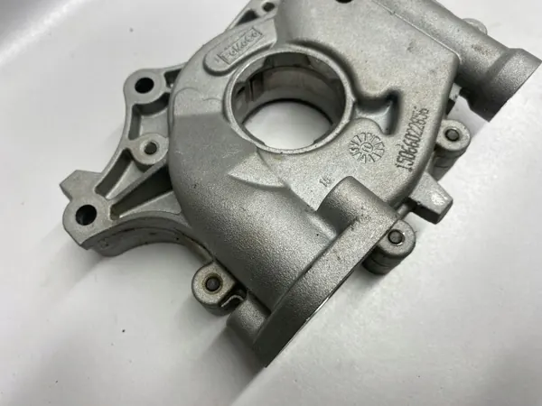 Pompe à huile Ford OE 7T4E-6621-AC - État utilisé image 3