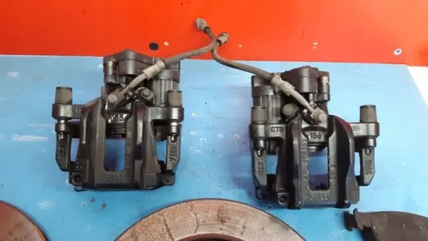 Audi RS3 8Y Jarrujarrut takana OEM 8Y0615406D image 4