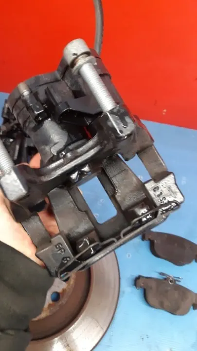 Audi RS3 8Y Jarrujarrut takana OEM 8Y0615406D image 6