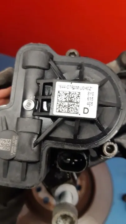 Audi RS3 8Y Jarrujarrut takana OEM 8Y0615406D image 7
