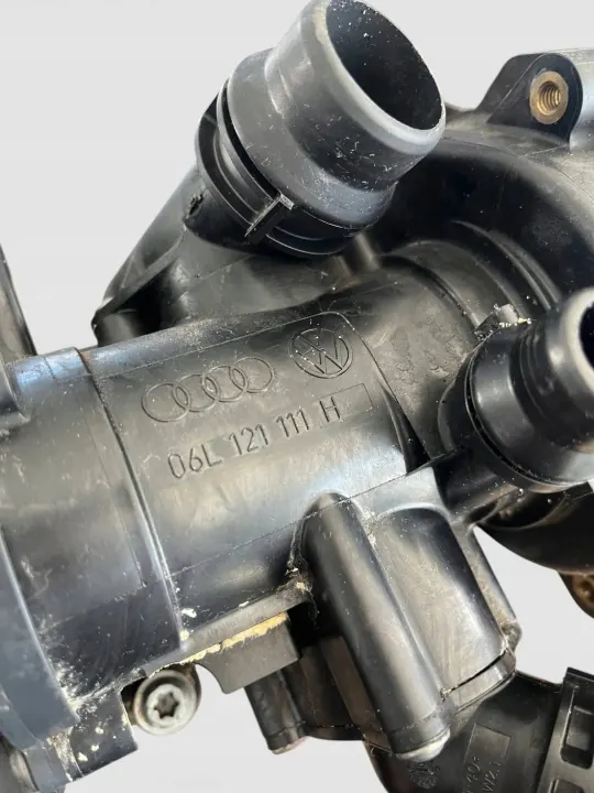 Waterpomp OEM 06L121111H voor VW Golf VII image 3