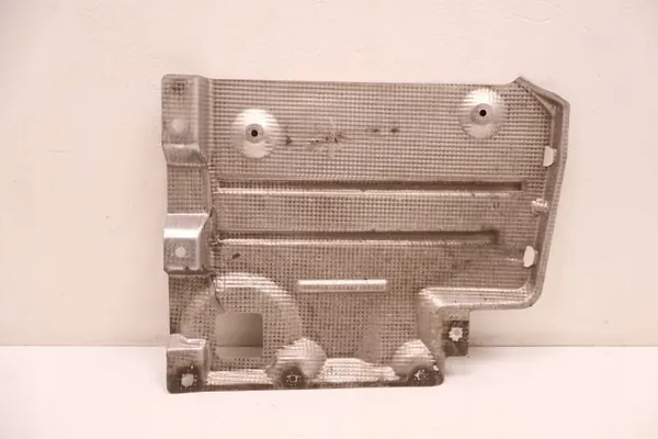 Escudo térmico Maserati Grecale OEM 670157076 image 4