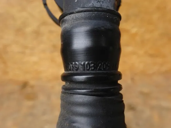 AUDI S5 A5 8T 4.2 FSI Luftrohr 079103209AK image 2