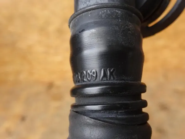 AUDI S5 A5 8T 4.2 FSI Luftrohr 079103209AK image 3