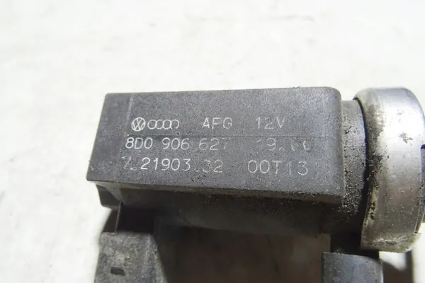 Elektromagnetisk ventil AUDI A6 2.5L diesel 2000 OEM 8D0906627 image 2