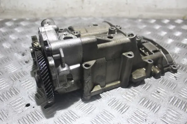 Gebrauchte BMW Ölpumpe OEM 4567890 für 1er E81 2.0D image 2
