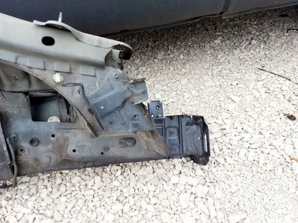 Faldón Delantero Derecho Renault OE OEM TEB66 image 5