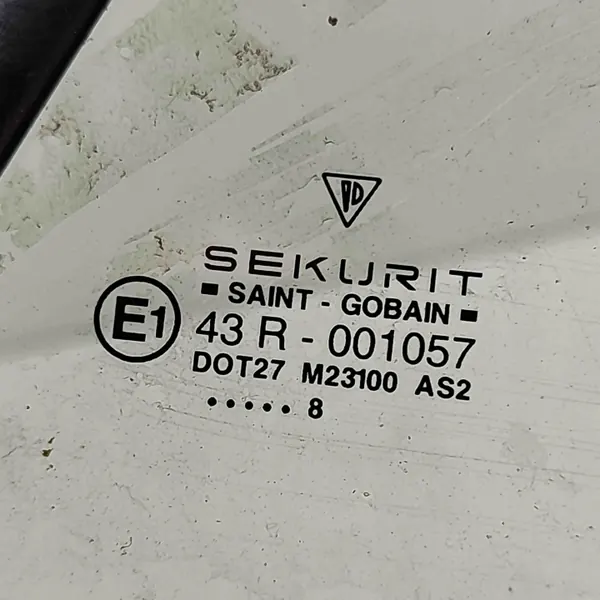 Porsche 99654311103 vänster bakruta - Begagnad image 4