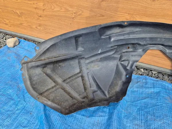 Etu oikea lokasuoja Dodge Challenger 2015- image 4