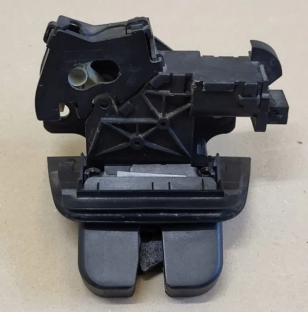 Audi A3 8P Baklucka Lås 8P4827505A OE image 10