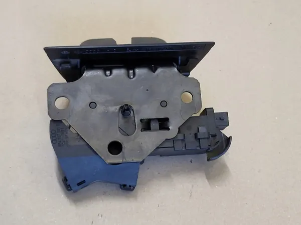 Audi A3 8P Baklucka Lås 8P4827505A OE image 8