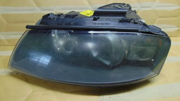 AUDI A3 8P Faro Xenón Izquierdo image 2
