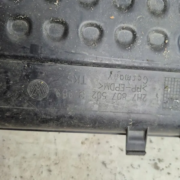 Escalón parachoques trasero VW Amarok 2H OEM 2H7807502 image 4