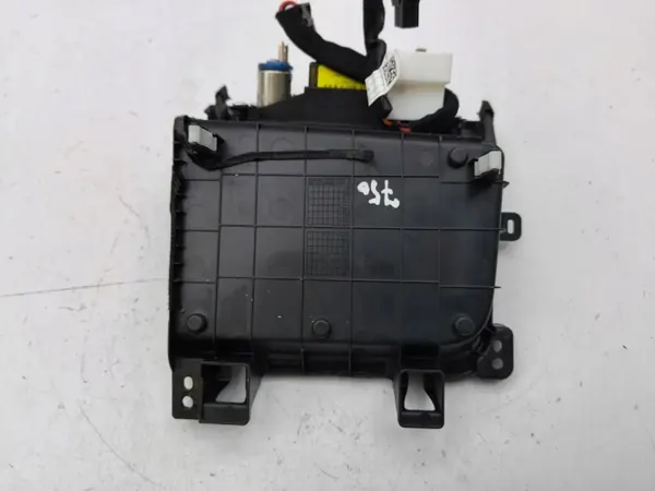 Prise USB Kia Niro 2019 OEM 84632G5900 image 4