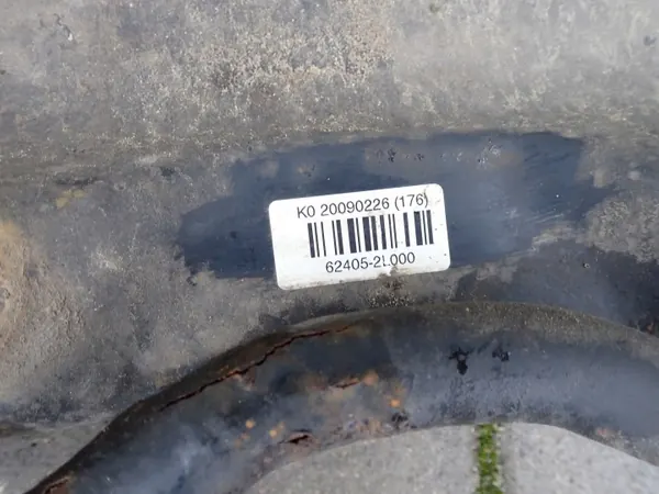 Traverse Hyundai OE 62405-2L000 pour i30 d'occasion image 3
