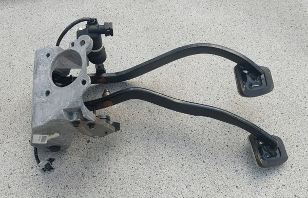 Kopplings-/bromspedalsats OEM 04581660AC - Dodge image 4