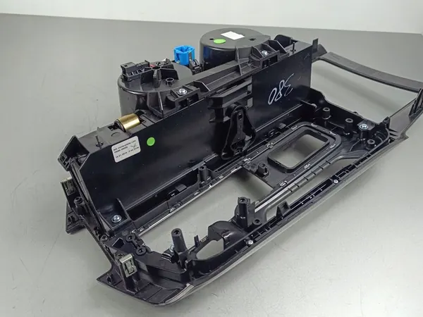 2018 Maserati Levante Gear Shift Frame image 10