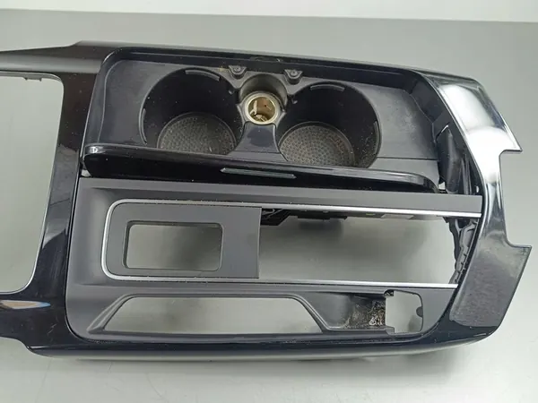 2018 Maserati Levante Gear Shift Frame image 2