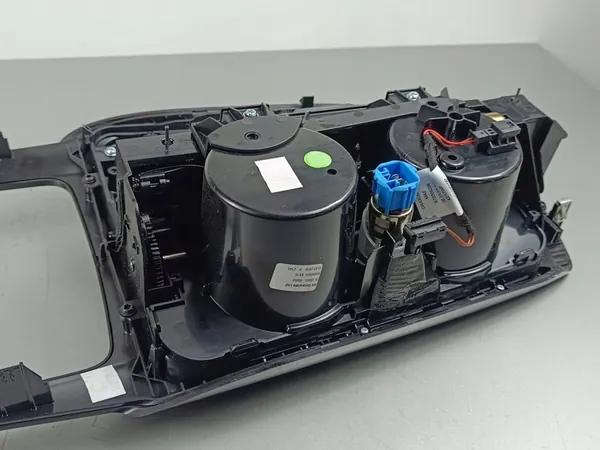 2018 Maserati Levante Gear Shift Frame image 8