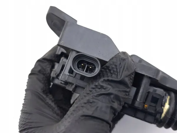 Verrou de Capot Tesla Model Y 2023 OEM 1500397-00-E image 7