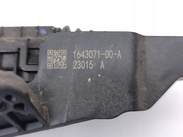Verrou de Capot Tesla Model Y 2023 OEM 1500397-00-E image 8
