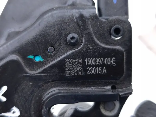 Verrou de Capot Tesla Model Y 2023 OEM 1500397-00-E image 9