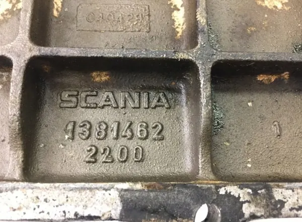 Scania Motorölkühlerabdeckung OEM 1381462 image 6
