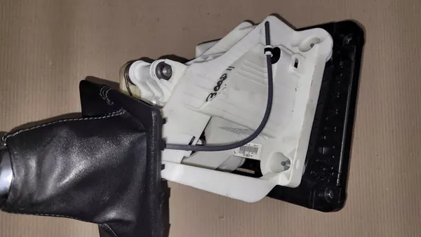 Sélecteur de vitesses Peugeot 3008 II 1.5 Blue HDI OEM image 4