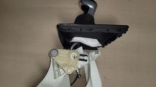 Sélecteur de vitesses Peugeot 3008 II 1.5 Blue HDI OEM image 7