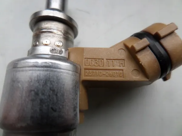 Femte injektor DENSO Toyota Lexus Avensis D4D image 2