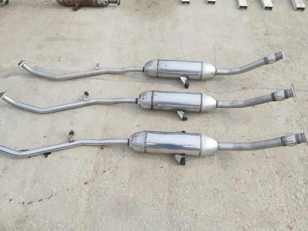Toyota VERSO 13-18 Keskipakoputki OEM 10X03 image 2