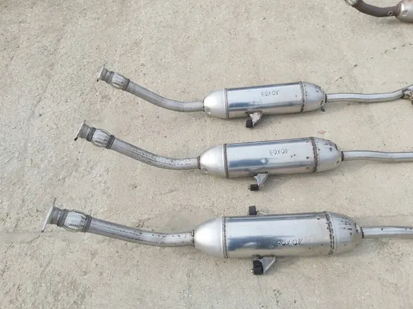 Toyota VERSO 13-18 Keskipakoputki OEM 10X03 image 4