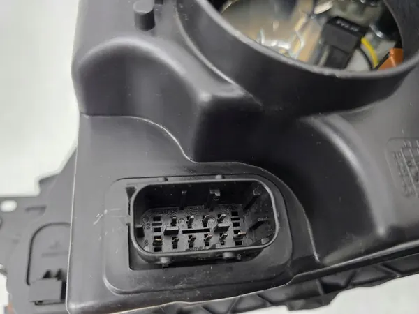 Farol dianteiro direito IVECO DAILY III IV 69500010 image 10