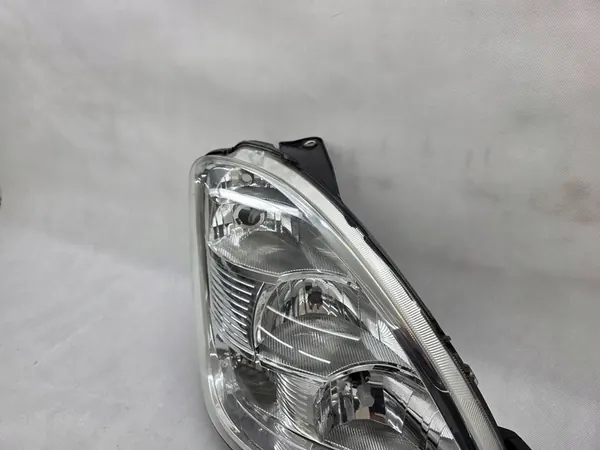 Farol dianteiro direito IVECO DAILY III IV 69500010 image 5