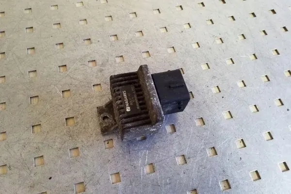 Sytyt NISSAN X-TRAIL 2.0L diesel 2008 OEM 9640469680A image 2