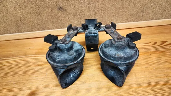 Buzinas Audi TT 8N A8 D3 8N0951221 8N0951223 image 2