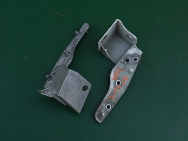 Vis de support de garde-boue OEM NJ89FV Jaguar F-Pace image 2