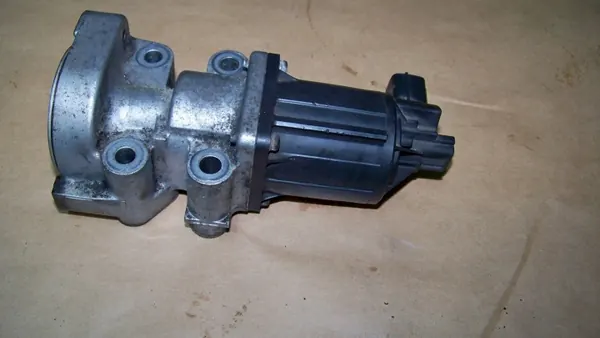 Soupape EGR Opel OEM 8973766633 pour Zafira B 1.7 CDTI image 3